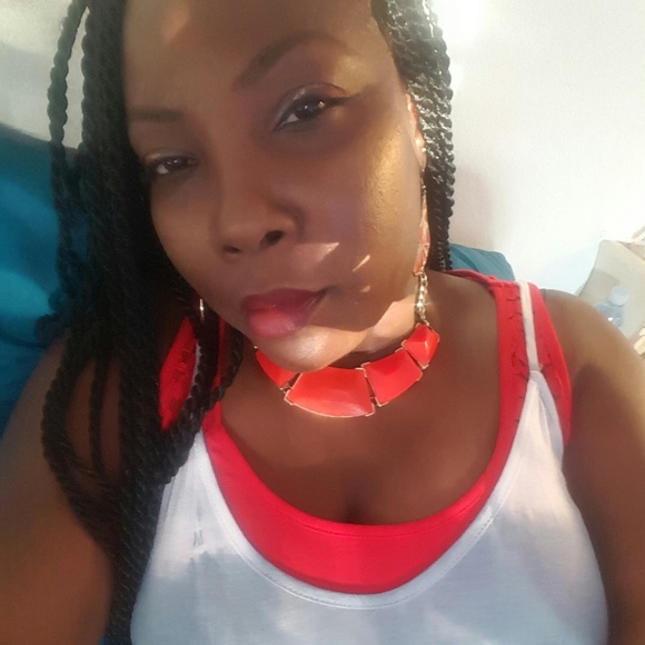 Meet your Posher, Riqi - Picture 2 of 2